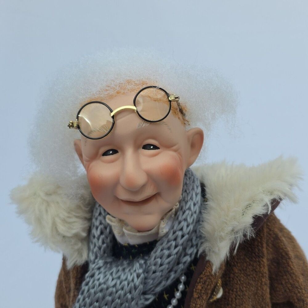 A178 Grand Ma Doll - Picture 3 of 11